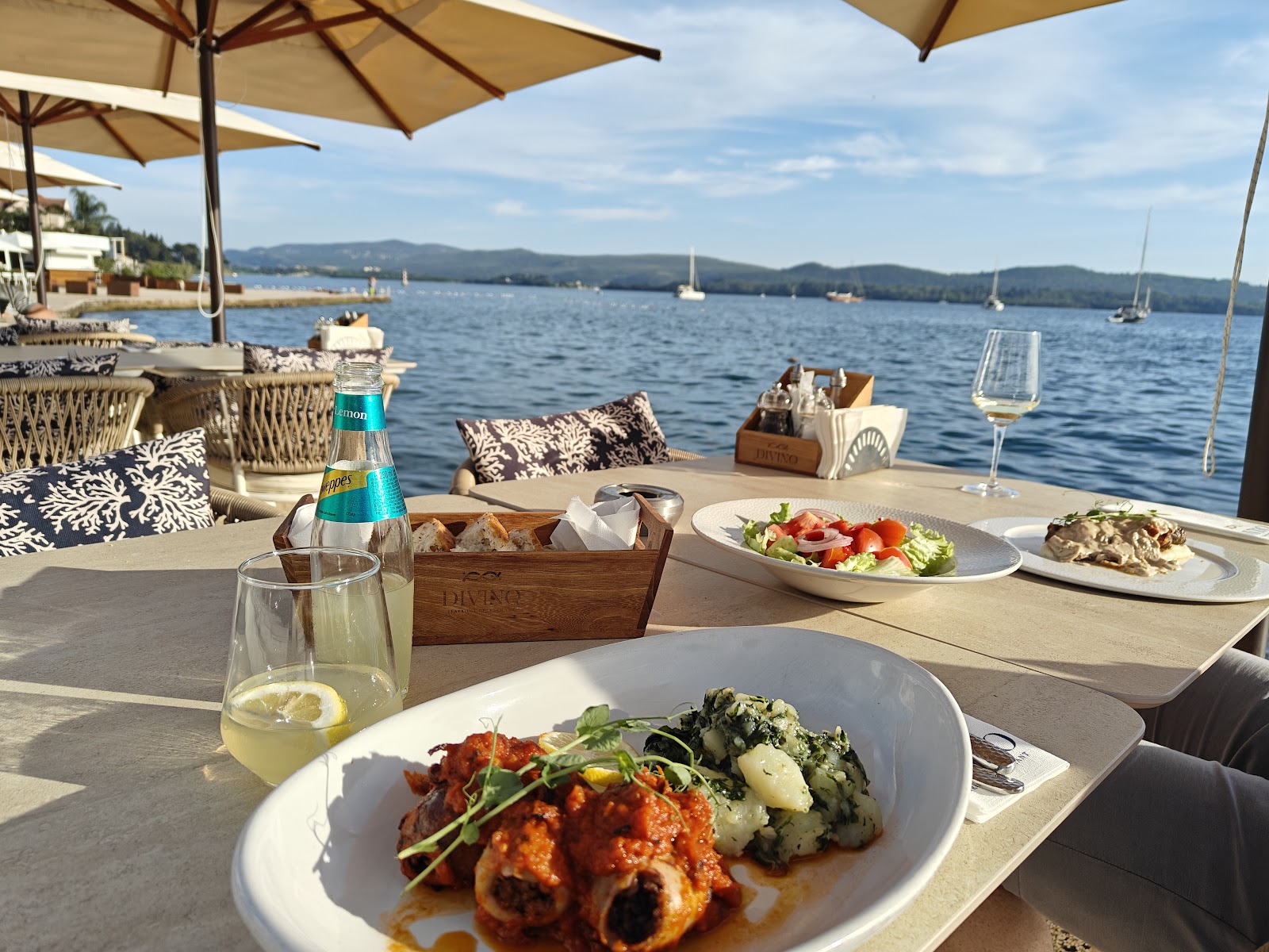 Divino - Seafront Restaurant Photo 15